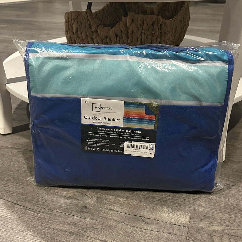 NWT mainstays outdoor blanket - Picture 2 of 7